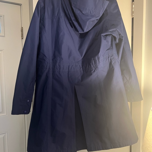 L.L. Bean Women's Navy Rain/Trench Coat with hood, women’s size L - Picture 9 of 10